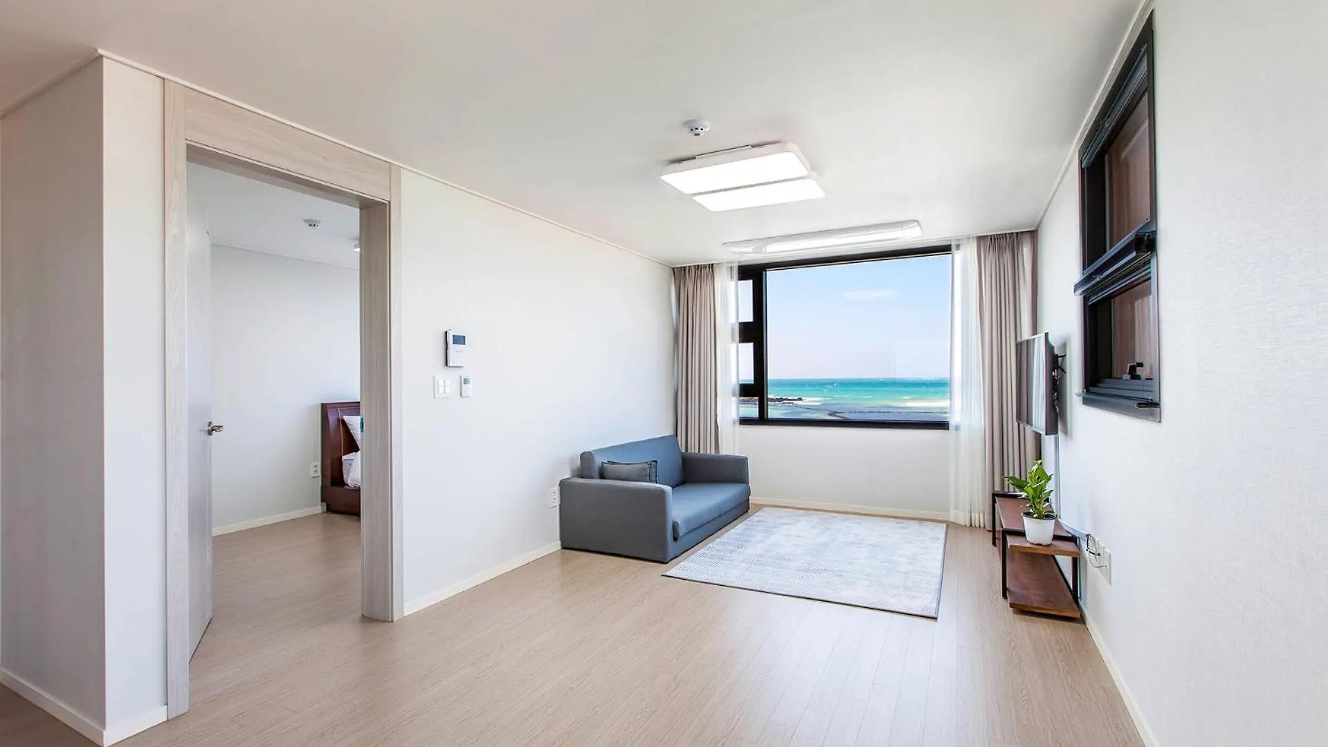 Here Now Pension Jeju 0*,