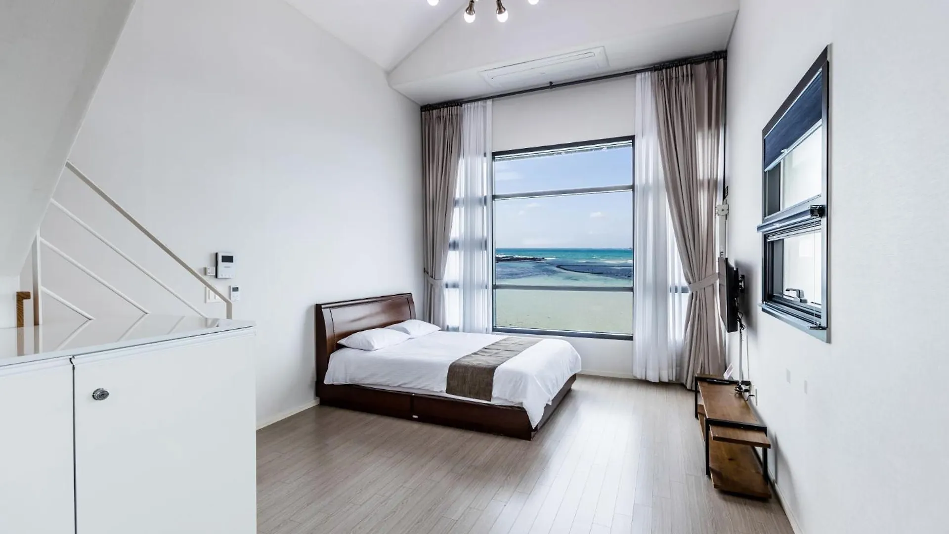 Here Now Pension Jeju 0*,